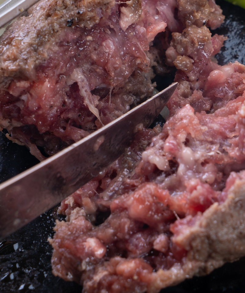 炭火が生む、香りと旨みの極み